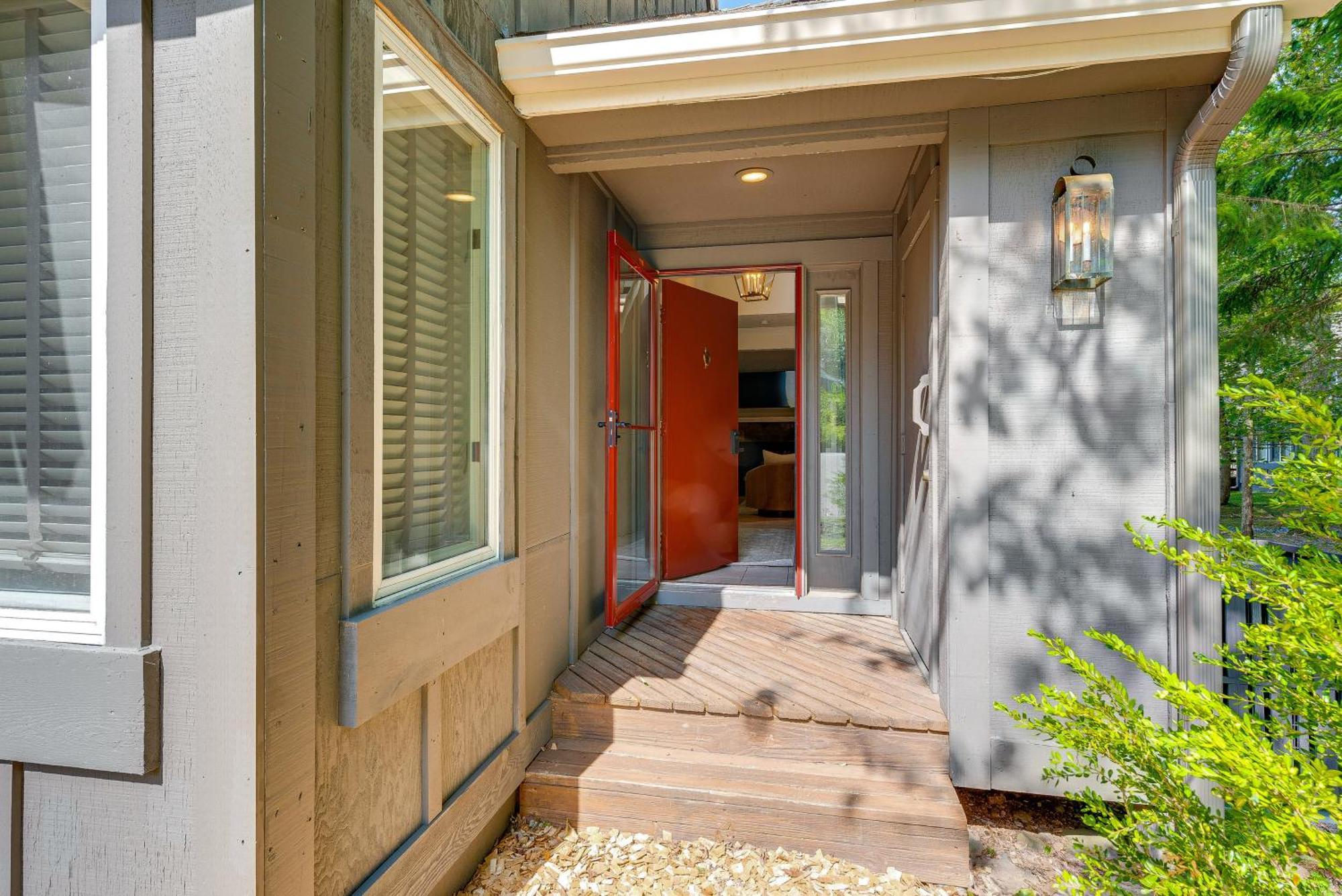Updated Boulder Club Near Slopes! Apartment
